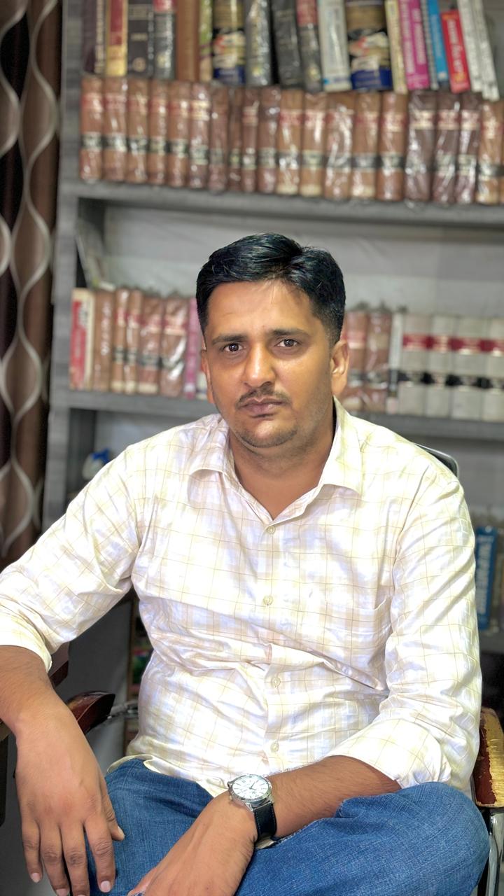Advocate  Anil Pareek